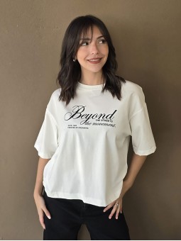 Remera Beyond Crema